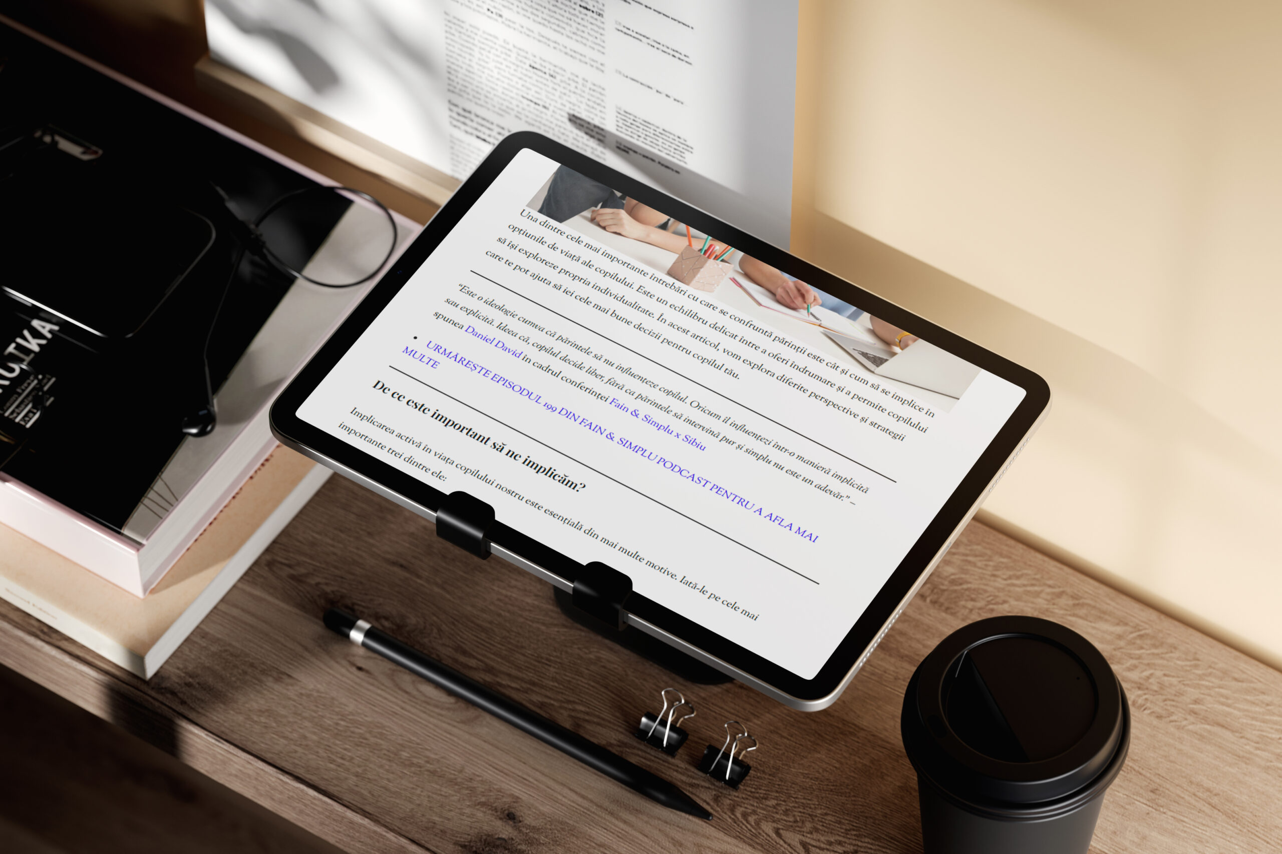 Articol Fain & Simplu afișat pe tabletă într-un mockup editorial