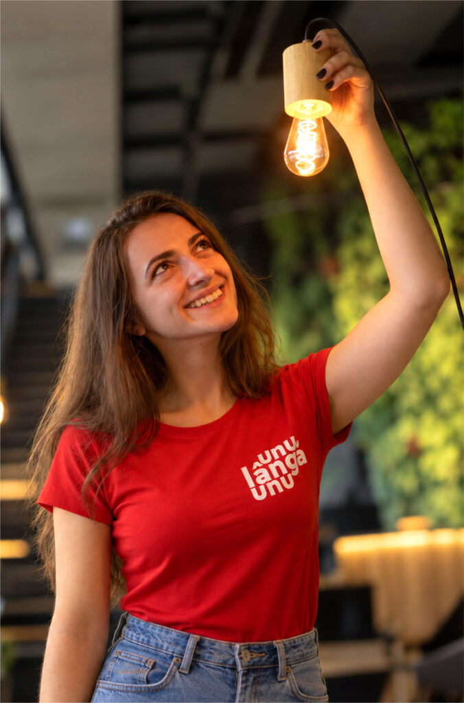MĂDĂLINA COSTACHE Co-founder unșpe